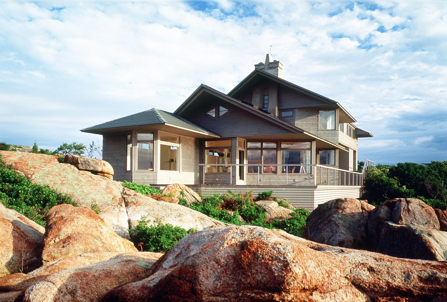 Rocky Cliff Hideaway - Residential Architecture