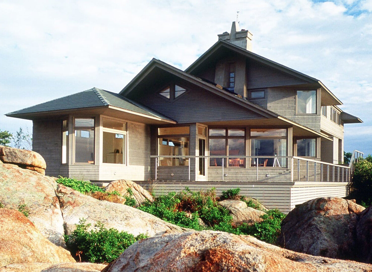 Rocky Cliff Hideaway - Residential Architecture